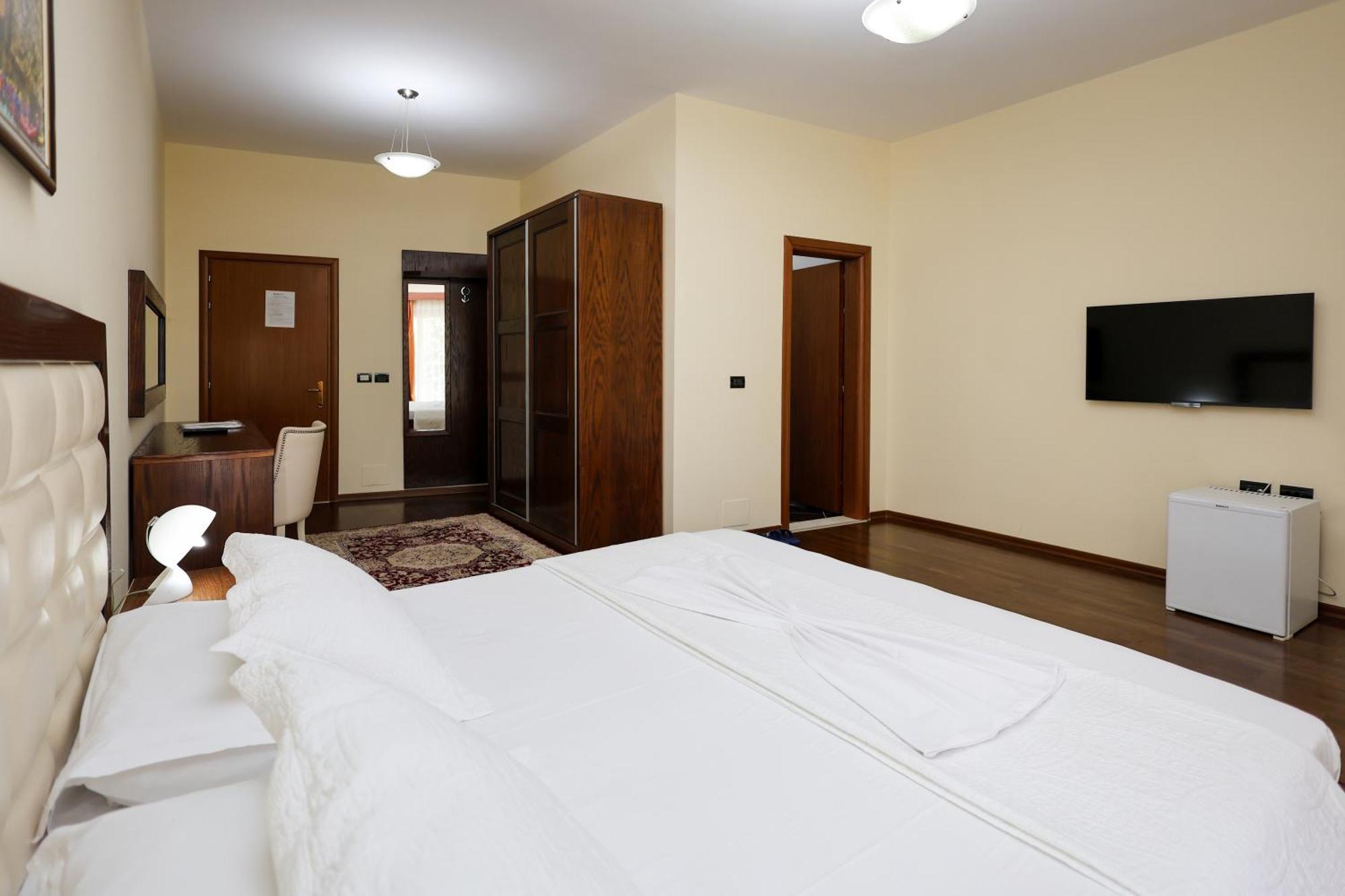 Hotel Kanione Cerenisht 외부 사진