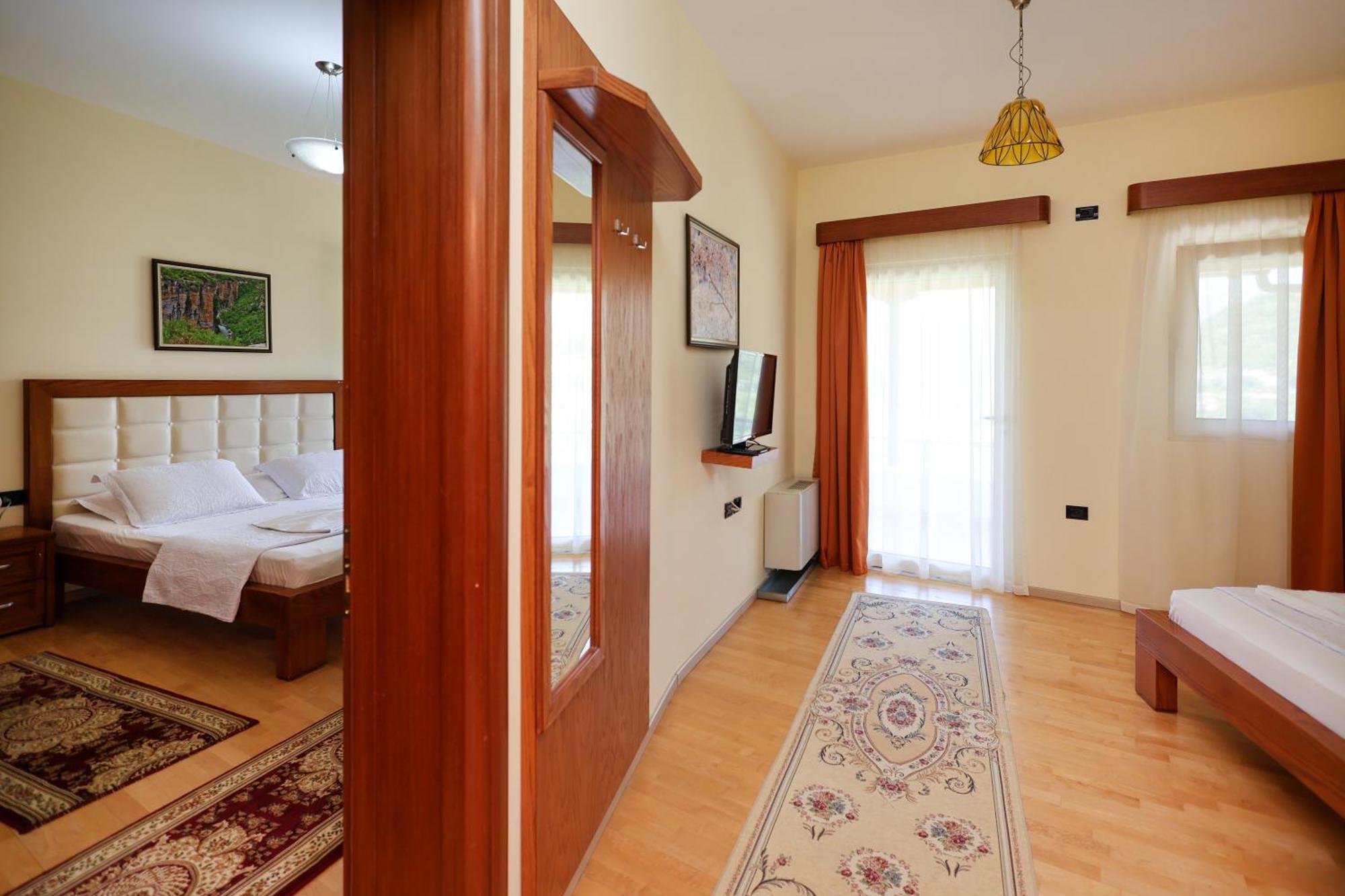 Hotel Kanione Cerenisht 외부 사진